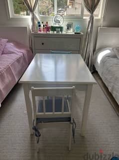 small table with 2 chairs for kids