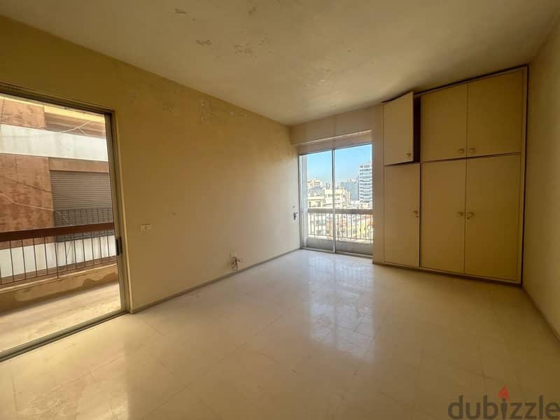 L15154-Fixer-Upper!Apartment In Tallet El-Khayat, Beirut For Sale 3