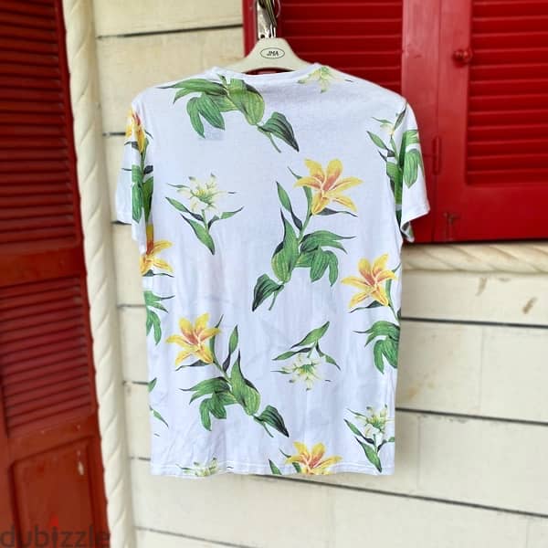 PULL & BEAR Hawaiian T-Shirt. 1