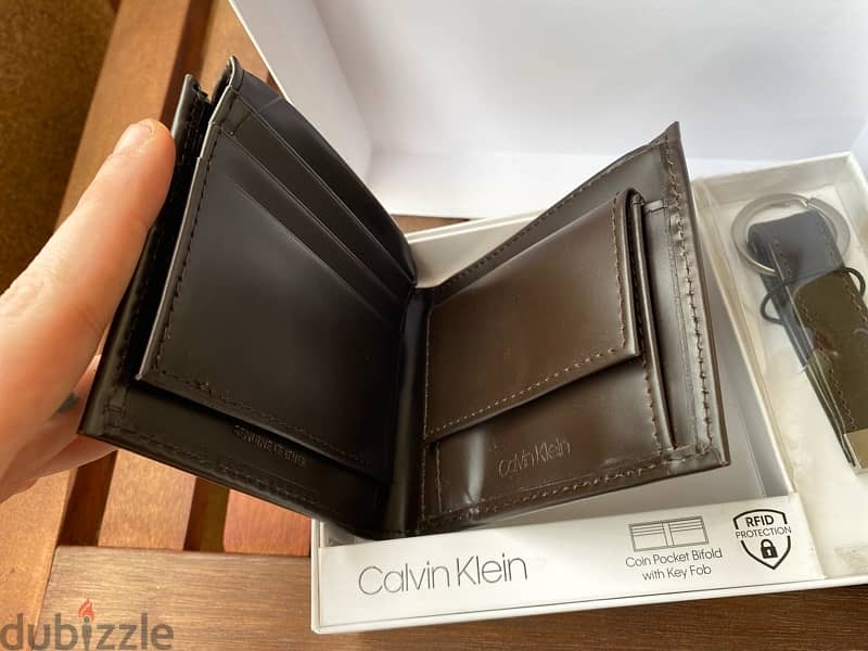 CALVIN KLEIN Brown Leather Wallet & Keychain Set. 2