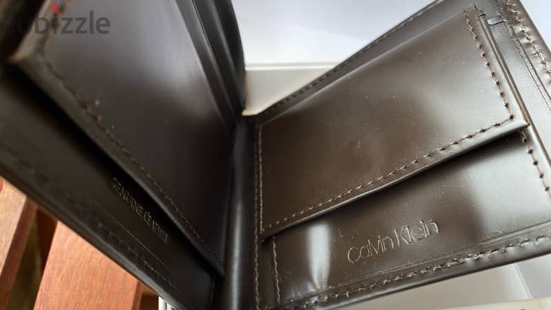 CALVIN KLEIN Brown Leather Wallet & Keychain Set. 3