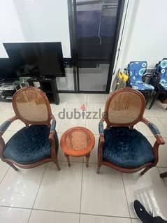 2 chairs 0