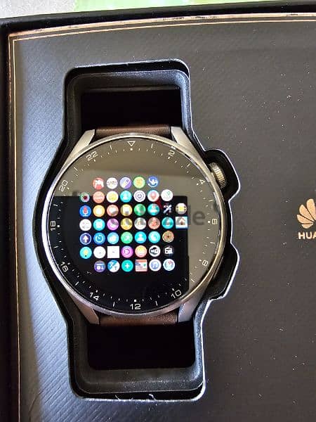 Huawei Watch 3 pro 270$ like NEW with Free strap Stainlnes and 2 cover 9