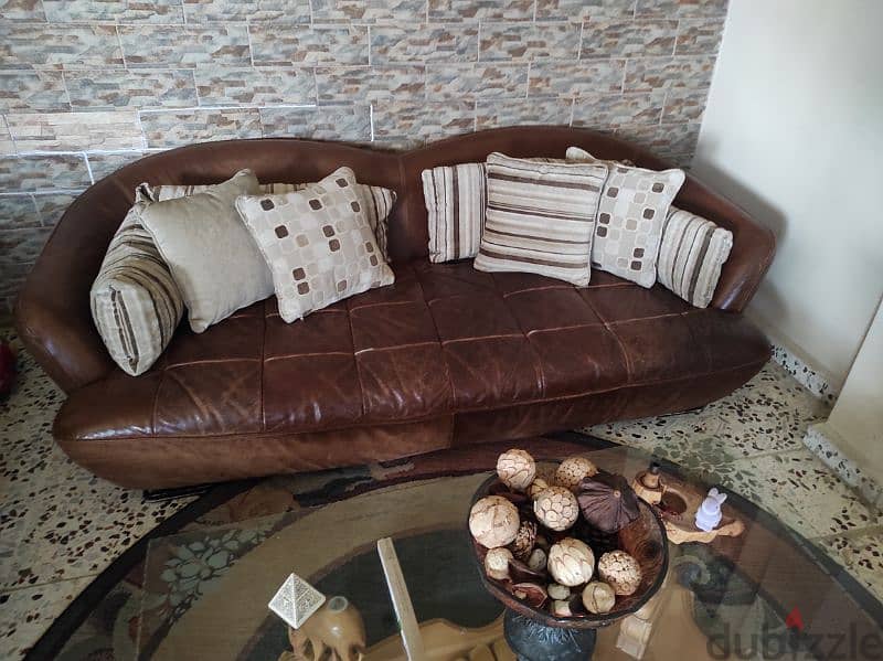 leather living room in good condition 1