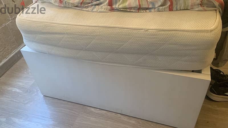 2 white beds (used only 7 months) 1