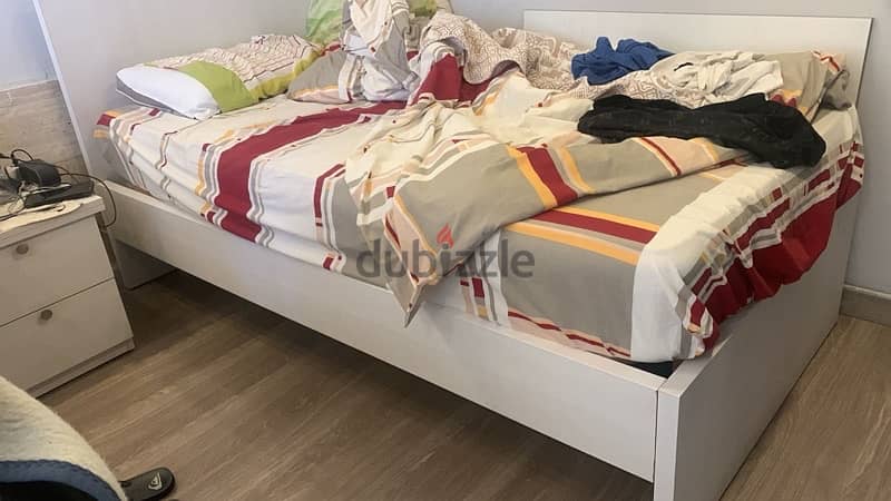 2 white beds (used only 7 months) 2