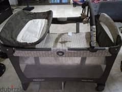 Graco Crib with Mattress and accessories