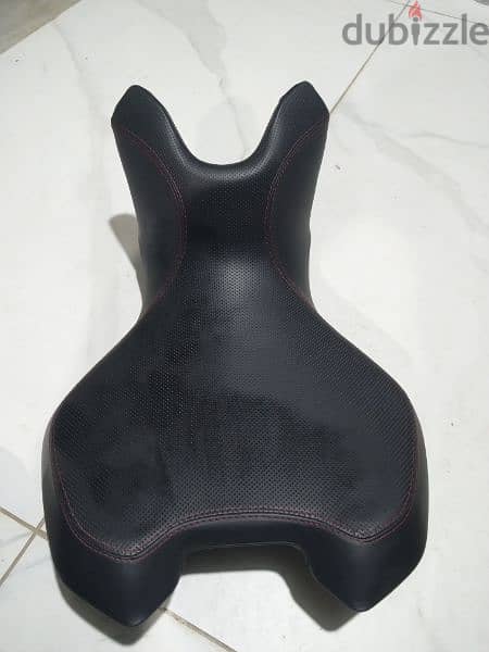 Bmw seat and Harley Davidson honda suzuki piaggio aprilia hero 4