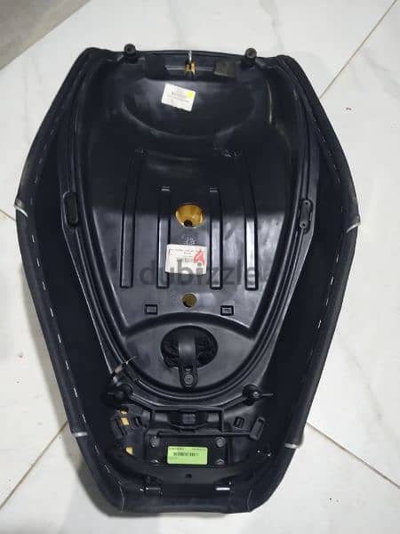 Bmw seat and Harley Davidson honda suzuki piaggio aprilia hero 7