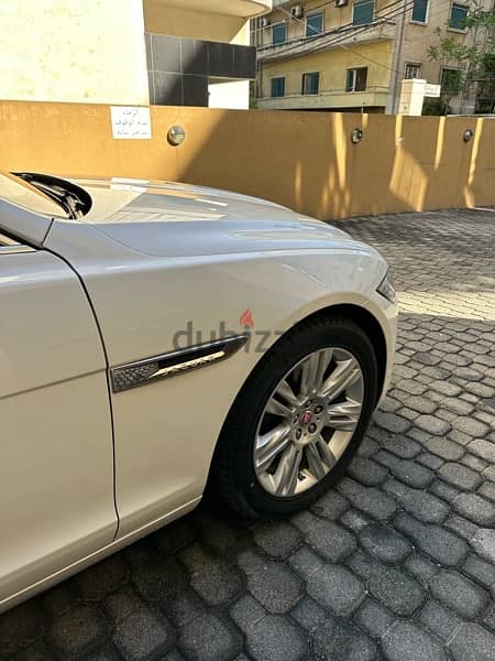 Jaguar XF 25t 2018 white on black (company source) 6
