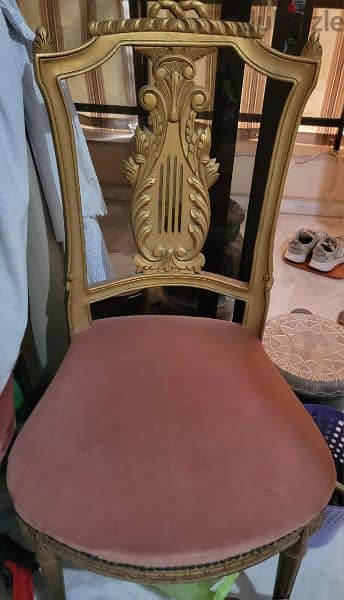 2 used chairs to sell 0