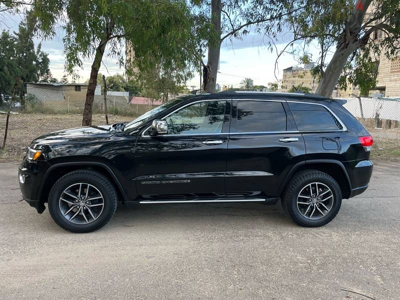 Jeep Grand Cherokee limited plus model 2018 super clean !!! 6