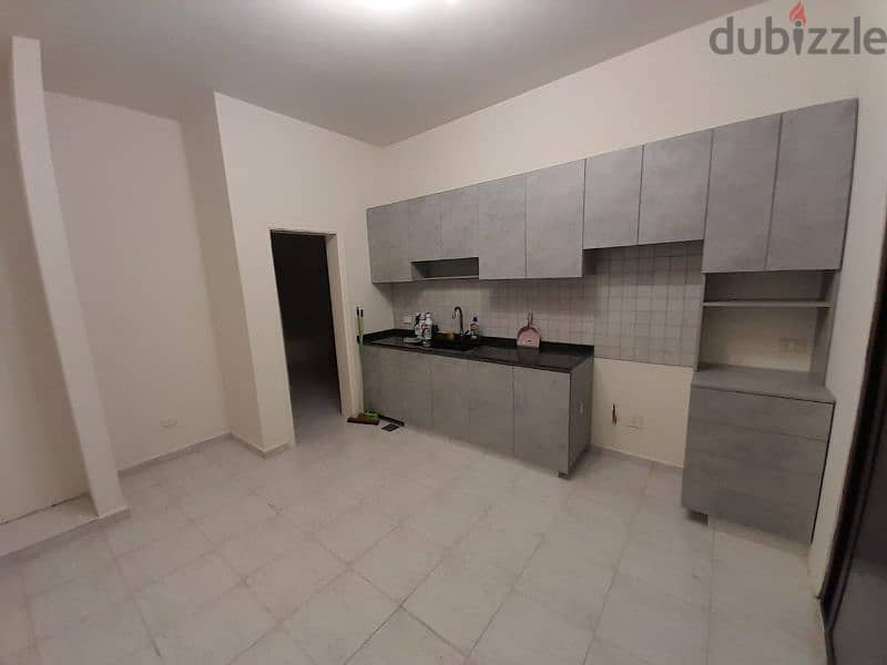 apartment for rent in Kornet el hamra شقة للايجار في قرنة حمرا 5