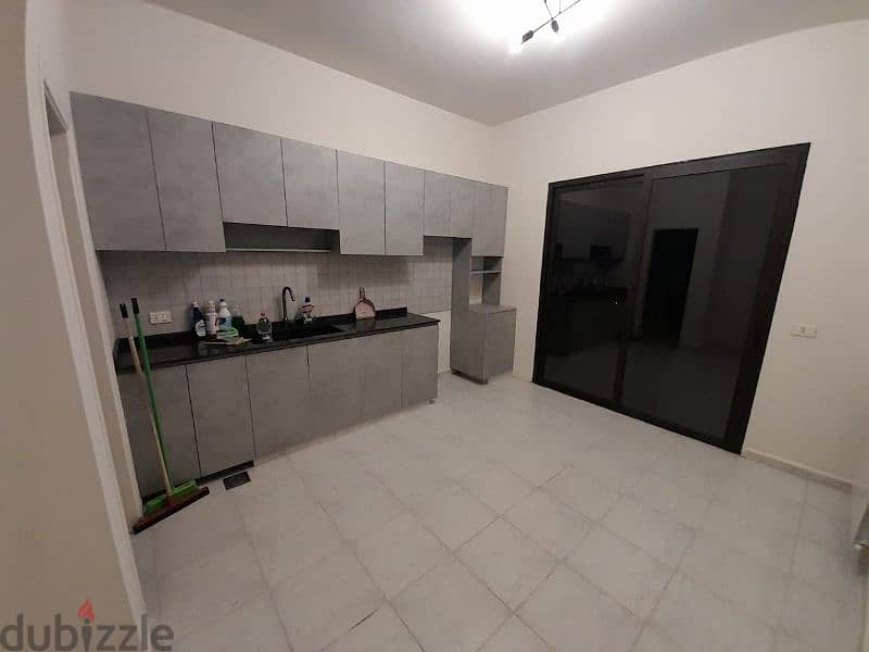 apartment for rent in Kornet el hamra شقة للايجار في قرنة حمرا 6