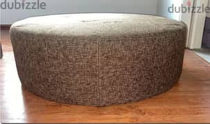 round sofa in good condition - Stylish