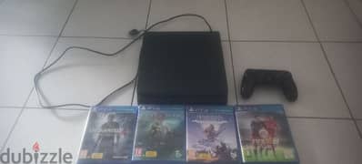 PS4 slim withe a controller and 4 games !!