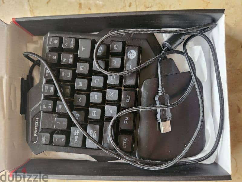 Fantech Gaming Mouse, single hand keyboard and mouse pad 5