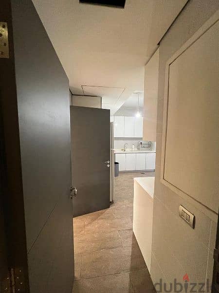 Very Upscale I 230 SQM Apartment in Sakiet al Janzeer . 5