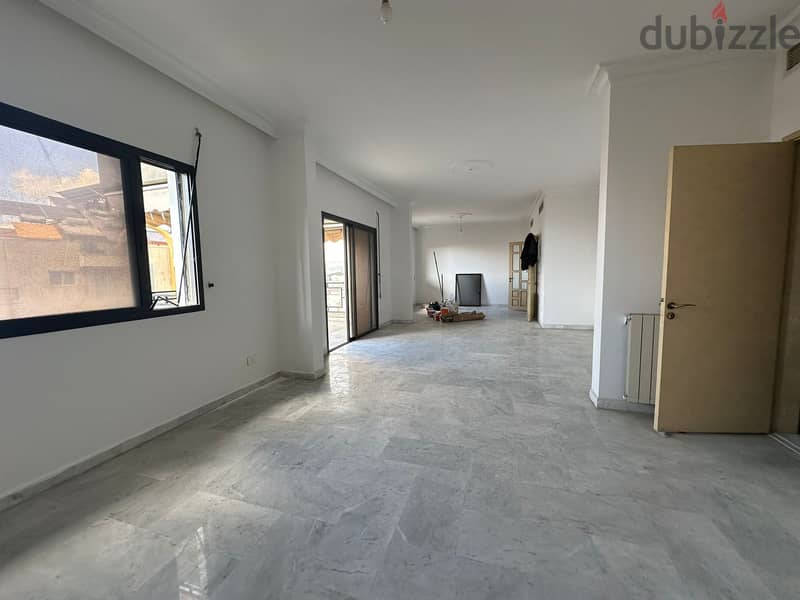250 m² Apartment For Rent in Mazrait Yachouh 1