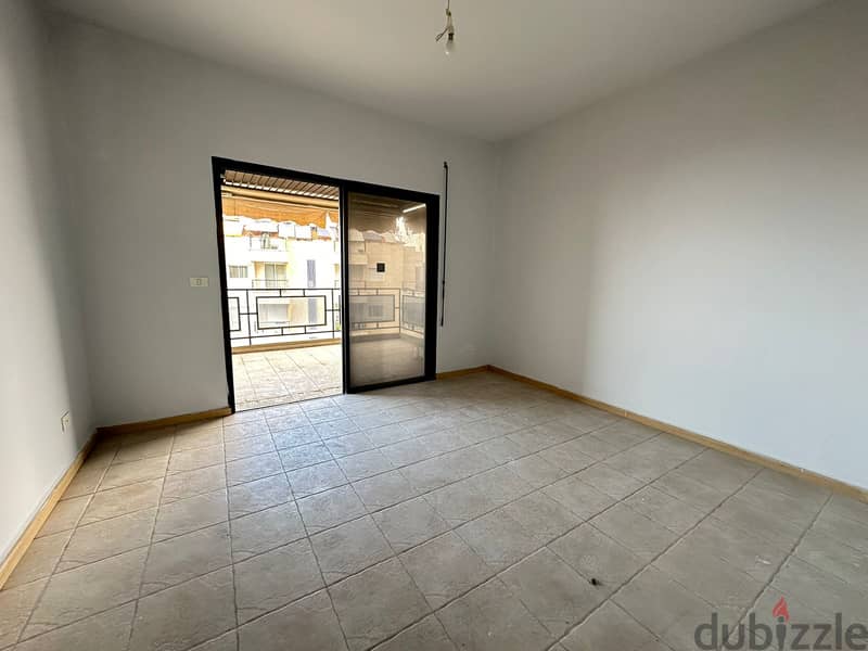 250 m² Apartment For Rent in Mazrait Yachouh 7