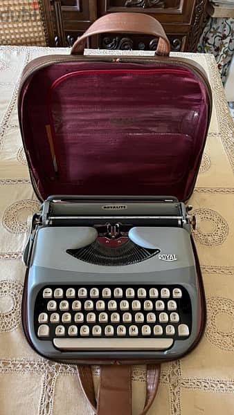 Typewriter Dactylo Portable Royal 1