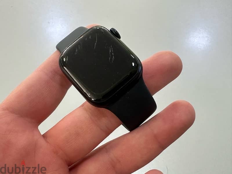 Apple Watch Series 8 40Mm clean scratches on screen 1