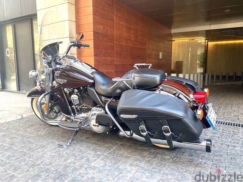 Harley-Davidson . Roadking 1700cc (103 ci) 10