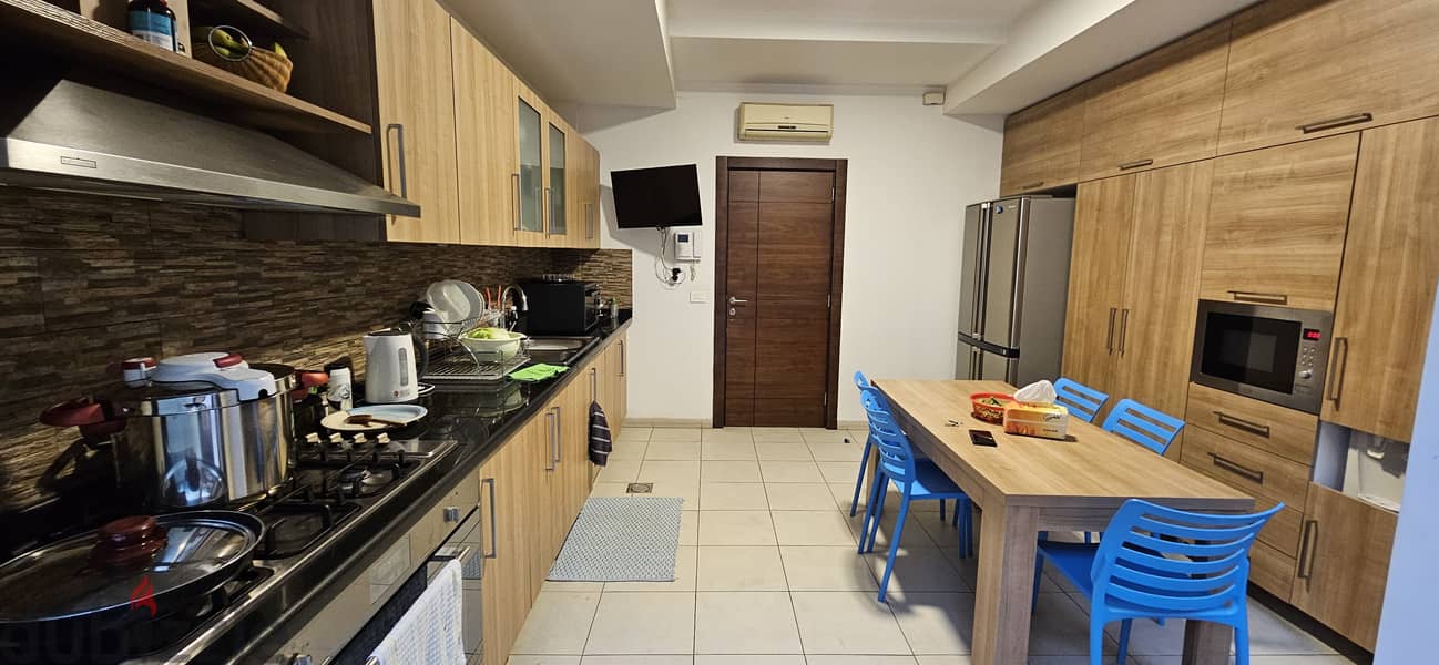 Apartment for sale in Yarzeh شقة  للبيع في اليرزة 8