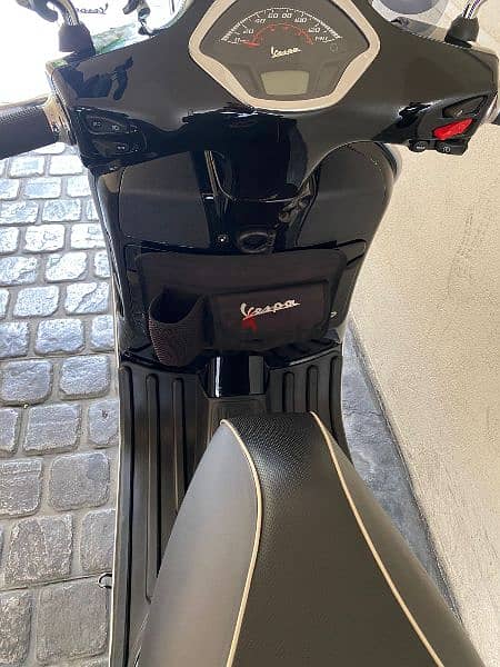 Vespa GTS 300 model 2017 3