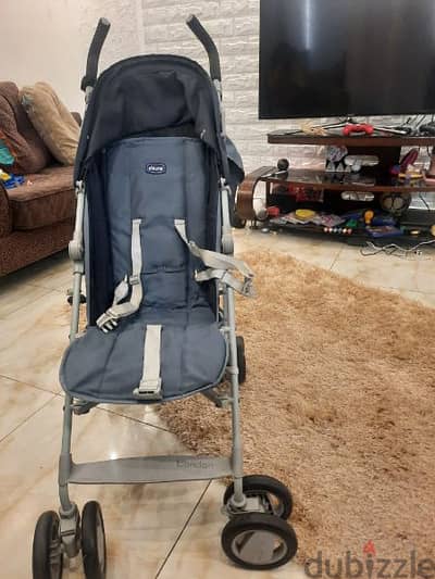 chicco stroller. . استعمال قليل . . سوبر نضيفه