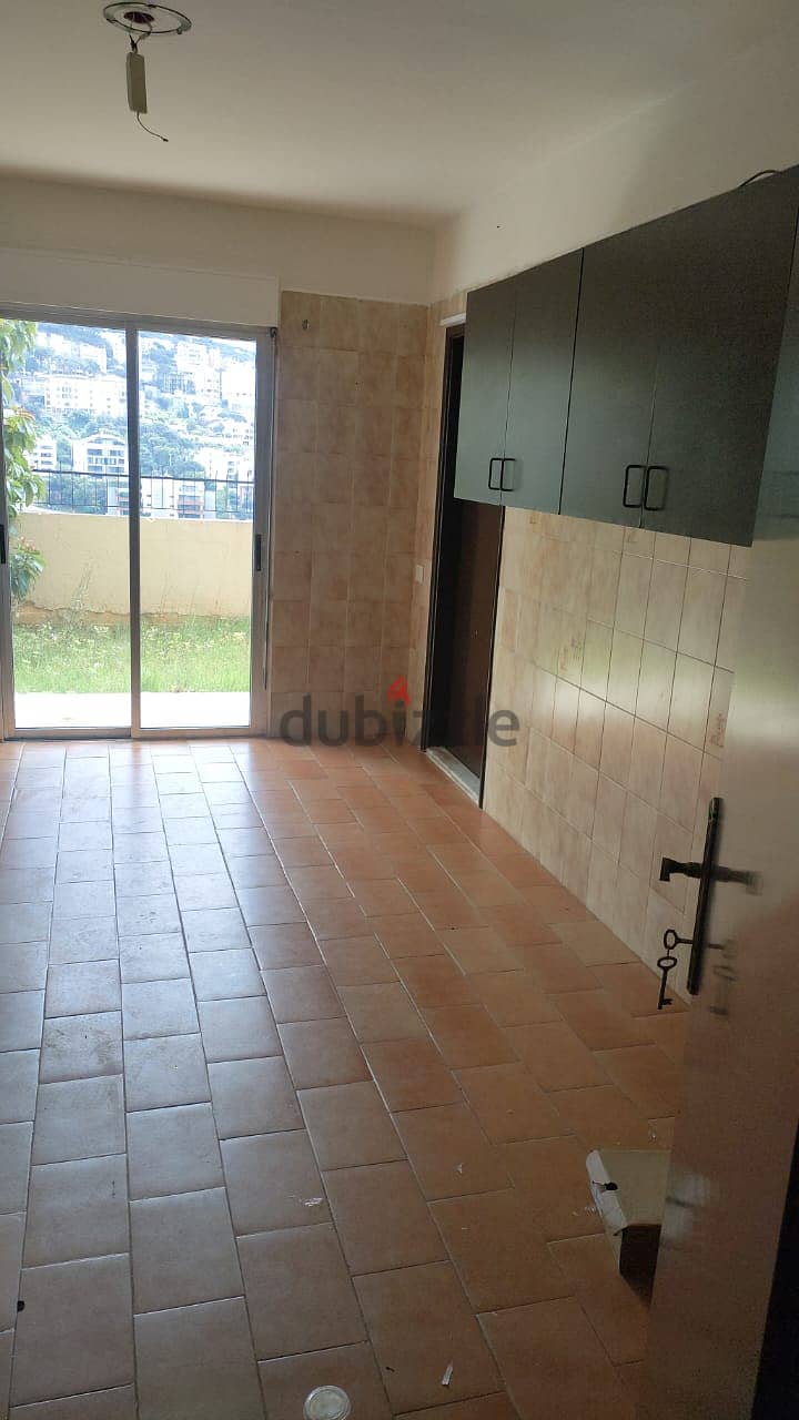 Apartment for Sale in Beit El Chaar شقة للبيع في بيت الشعار 4