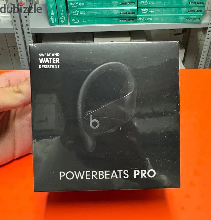 Powerbeats pro black 1