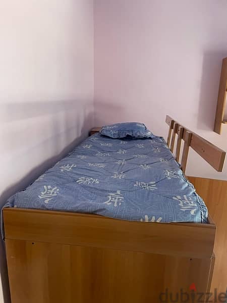 kids bed room with mattress 60$ 4