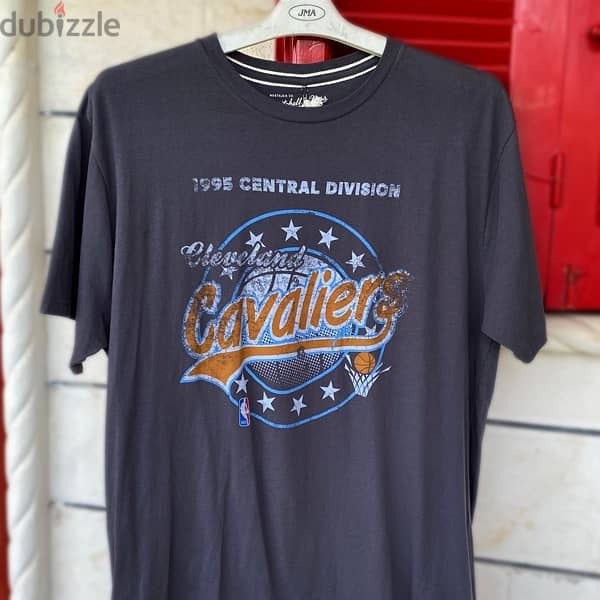 MITCHELL & NESS x NBA HARDWOOD CLASSICS Cleveland Cavaliers T-Shirt. 1