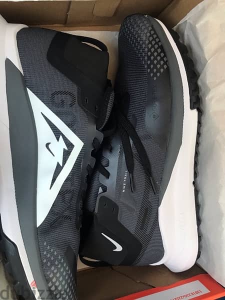 Sport Nike React shoes 3