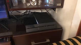 PS4 for sale in good condition with two joystick 200$