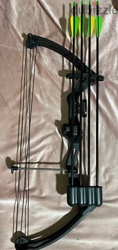 a perfect bow for training with 4 glass fiber arrows