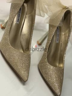 shoes for women, ladies, high heel with gold color. hand showlder bag