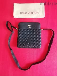 Louis Vuitton original men's leather bag 0