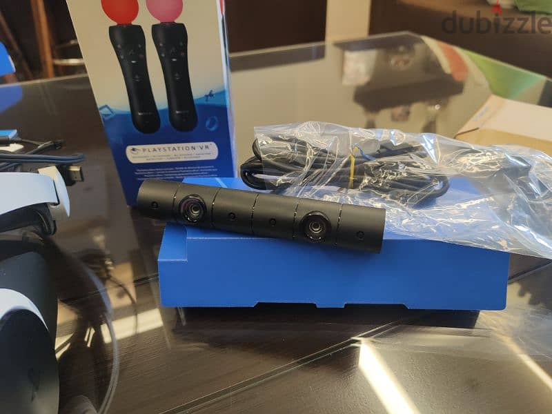 VR PS4+PS5 with move sticks & accessories. 8