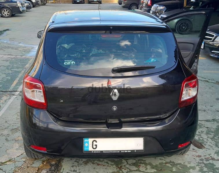 Renault Sandero 2015 1