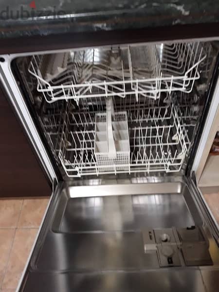 Built in dishwasher 1