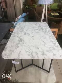Table - طاولة نص