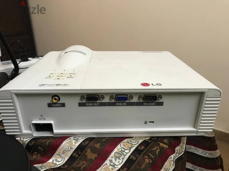 DLP PROJECTOR LG 2