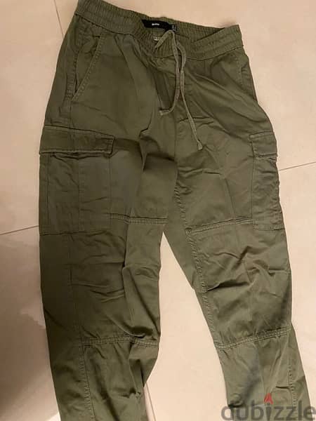Bershka dark green cargo pants (Medium) 0