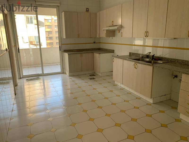 350 sqm Apartment for rent in Talat Al Khayat 9