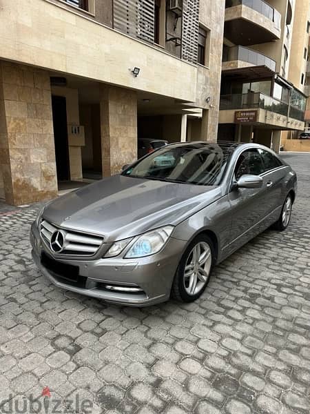 Mercedes E 250 coupe 2010 gray on red 1