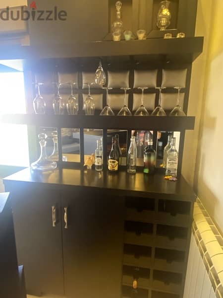 Bar with compartments 3