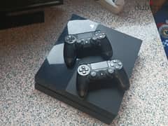 Ps4 fat with CDs and 2 controllers