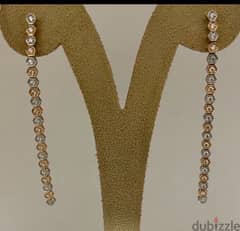 earring in gold with diamonds